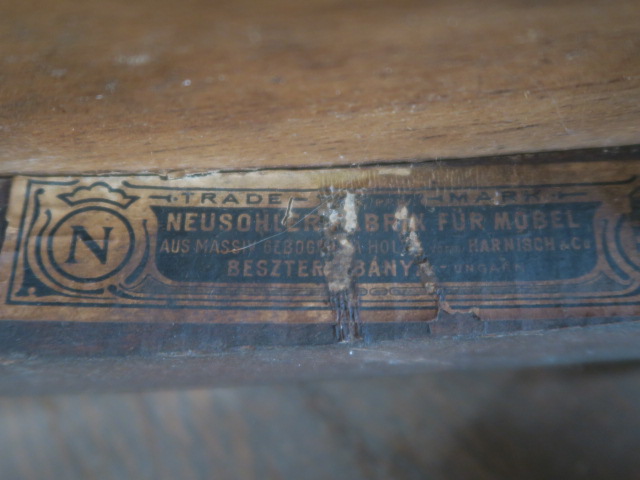 Mundus Gargoyle Bentwood Chair label